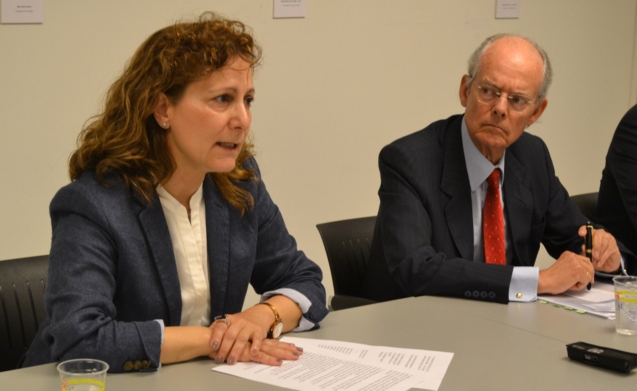 Elsa González, presidenta de la FAPE, junto a Ignacio Buqueras, presidente de la Comisión Nacional para la Racionalización de Horarios.
